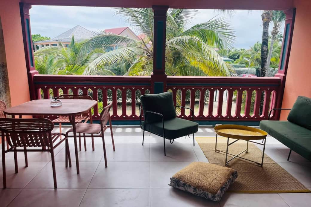 Small living room and dining area on the terrace Kamaoli