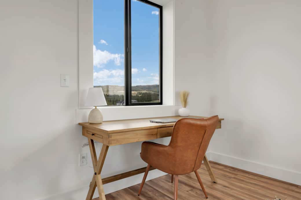 Full workspace for those looking for a productive trip Full workspace for those looking for a productive trip