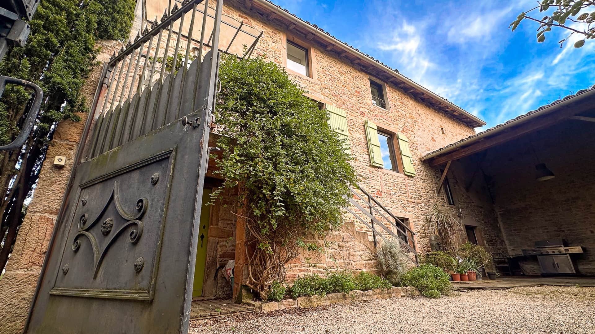 Entrée du Clos de Laly, location de vacances près de Mâcon