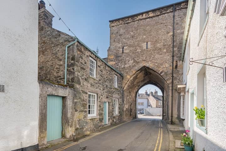 Gatehouse Cottage Exterior 