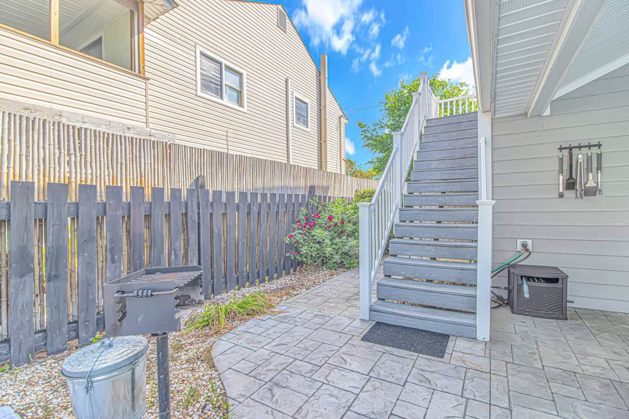 Outdoor grilling area with easy access between levels & pool space