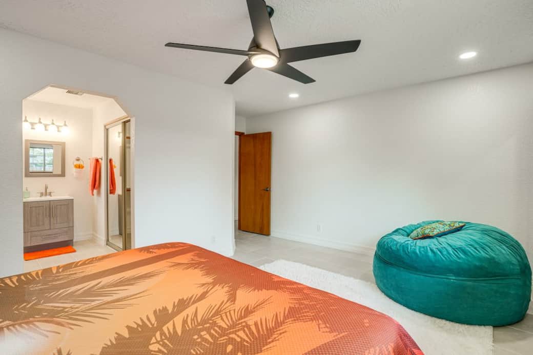 Spacious primary bedroom with ensuite bathroom, ceiling fan, and comfortable layout—ideal for extended stays near Sedona and Cottonwood.