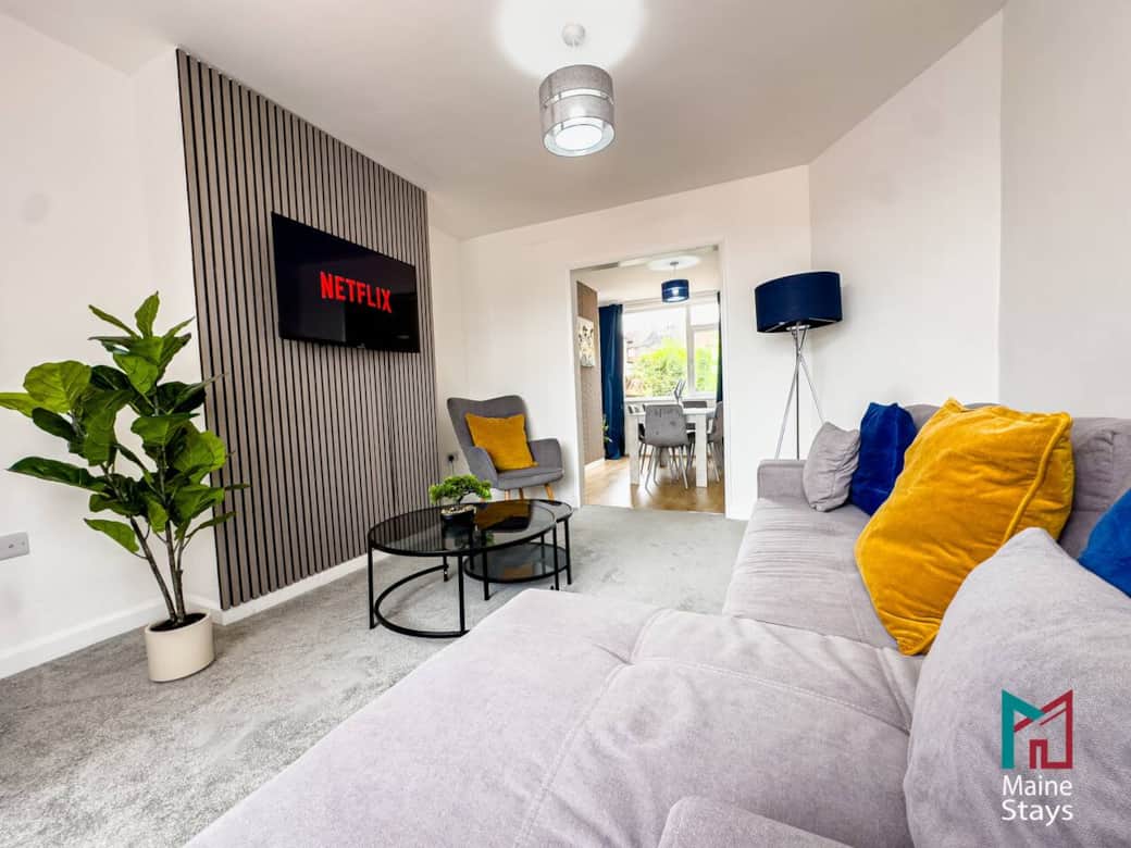 ️ Relax & Stream in Style – Unwind on a comfy sofa bed with Netflix ready to go. Perfect for movie nights or extra guests!