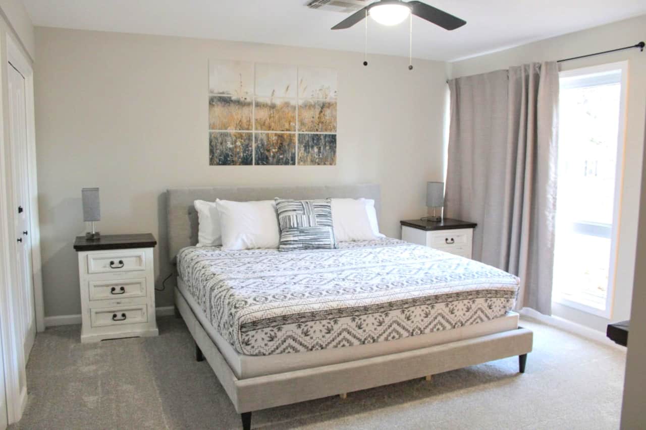 Main Bedroom w/ King Bed