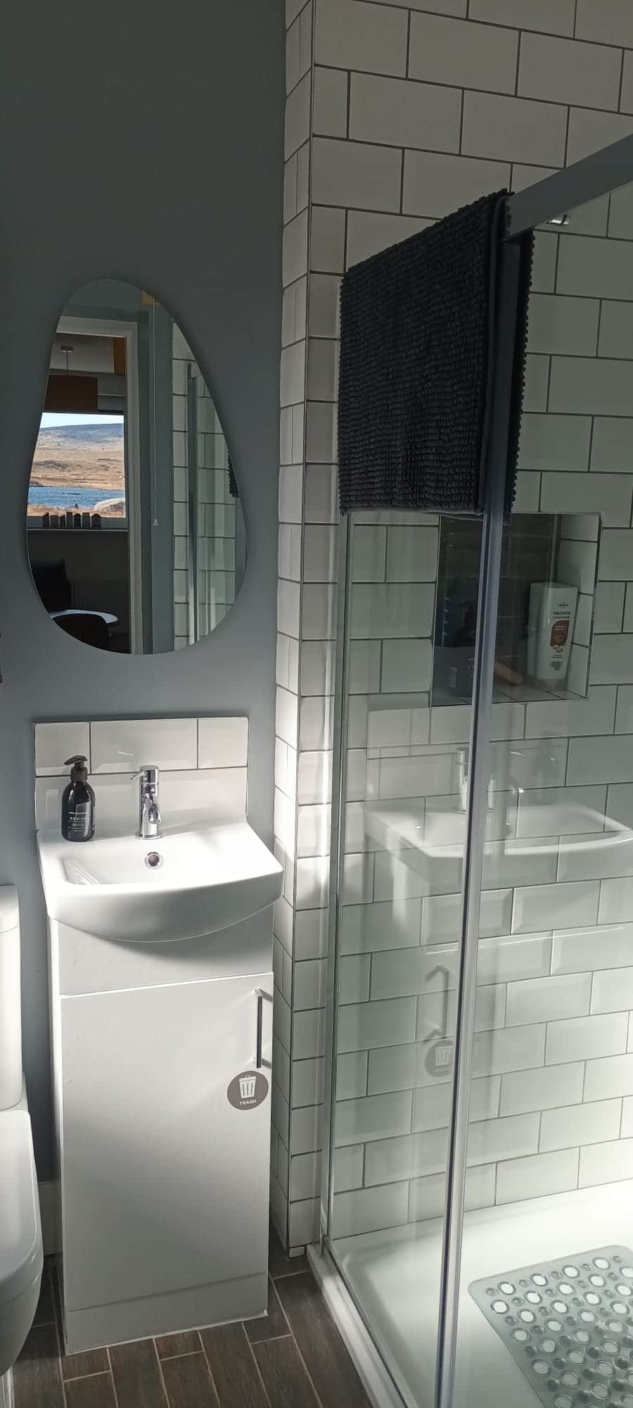 Connemara Lake View Bathroom