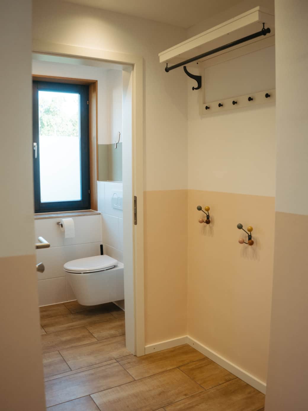 Garderobe und WC Garderobe und WC