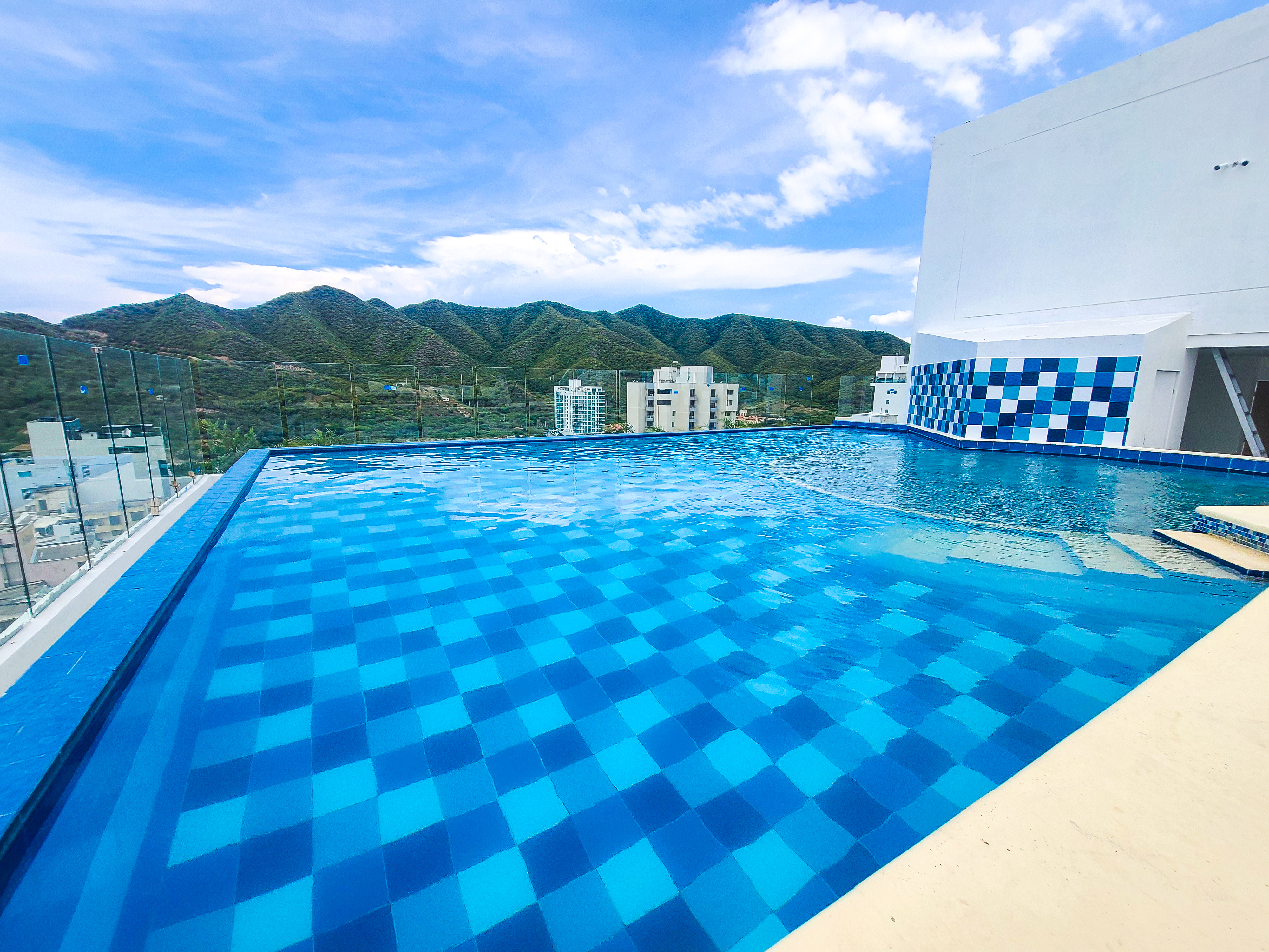 Apartamento Sky Golden en Rodadero con Piscina Increíble