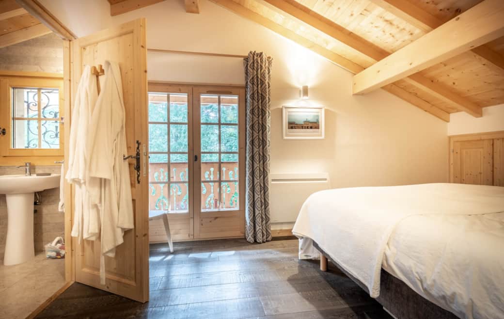 Lindaret bedroom with ensuite