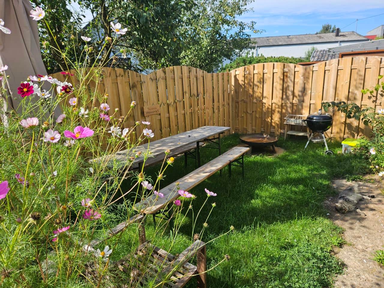 Garten, Terrasse und Spielplatz