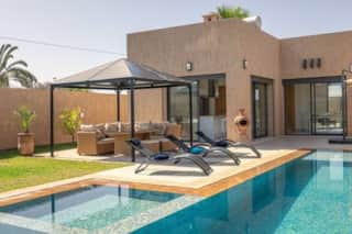 Villa Sanna, élégante avec piscine, jacuzzi & jeux — photo 8