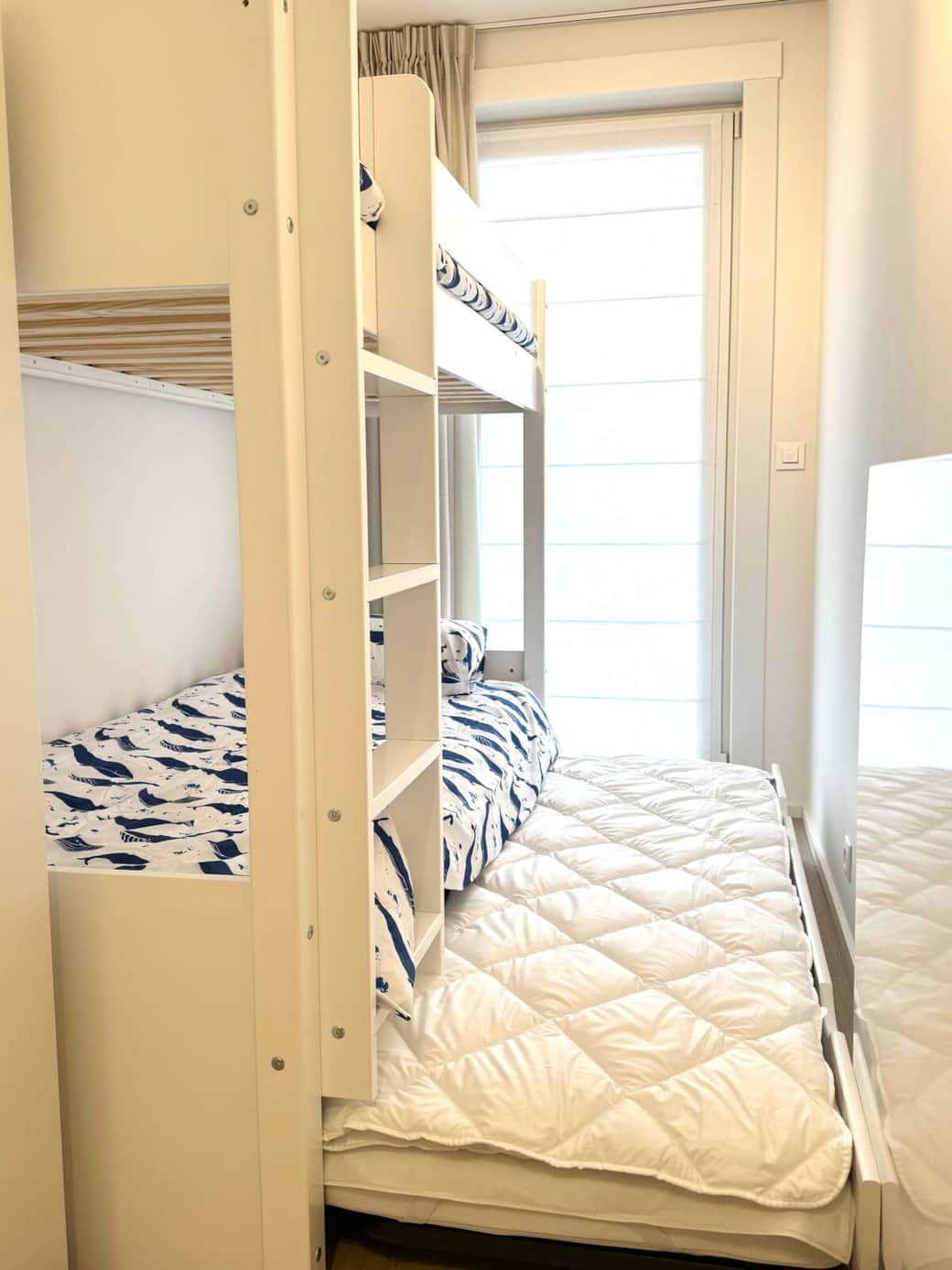 Bunk bed with extra single bed