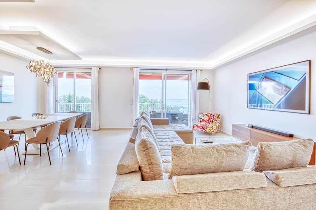 Living and dining see view Living and dining see view