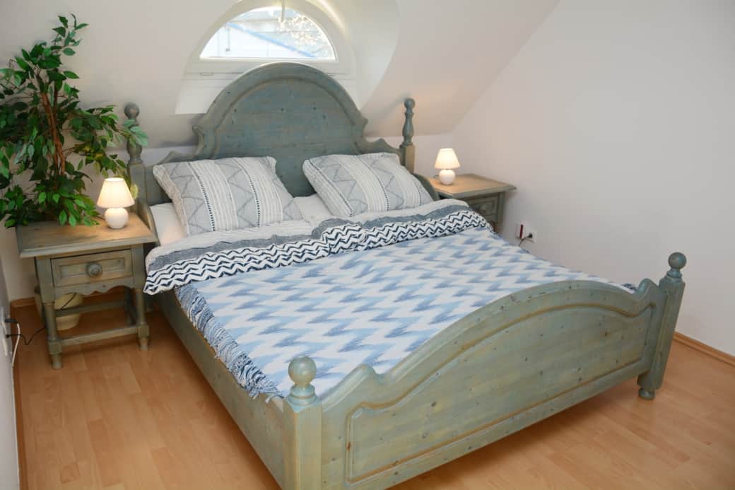 Großes Schlafzimmer mit Doppelbett (180x200) 