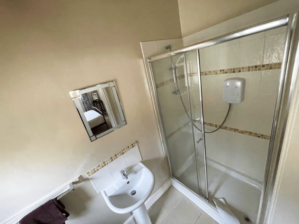 ensuite to double bedroom 1