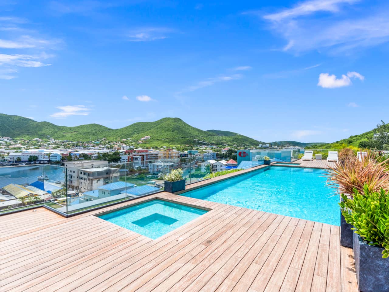 Swimming pool and Jaccuzzi