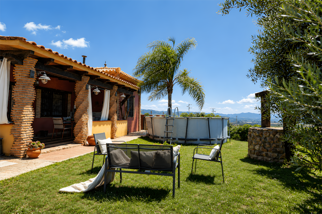 Jardín con piscina Jardín con piscina