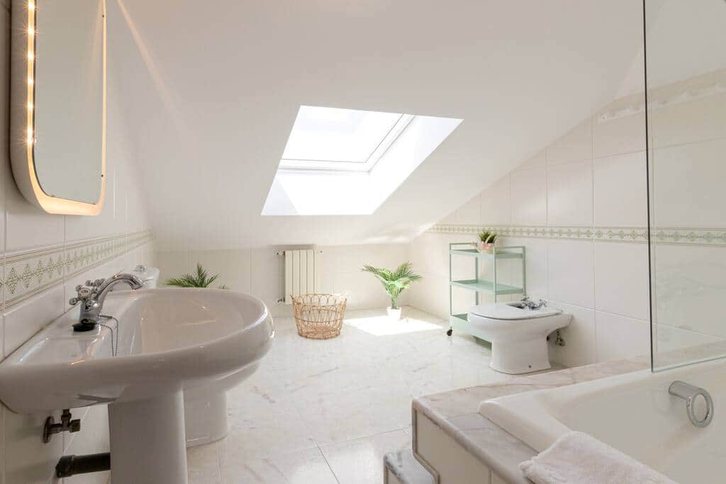 Baño bajo cubierta