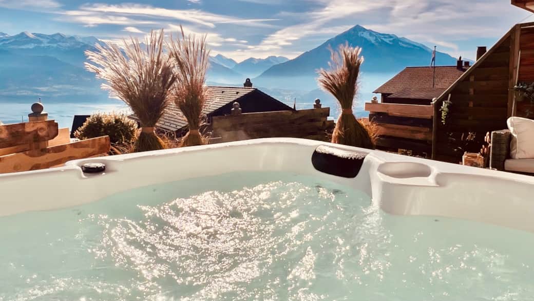 Privater Whirlpool mit See- und Alpenblick Privater Whirlpool mit See- und Alpenblick