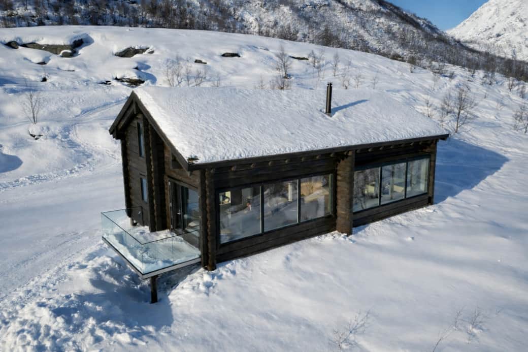 Luxury holiday home Nordlys in winter directly on the Ulsfjord – Northern Norway