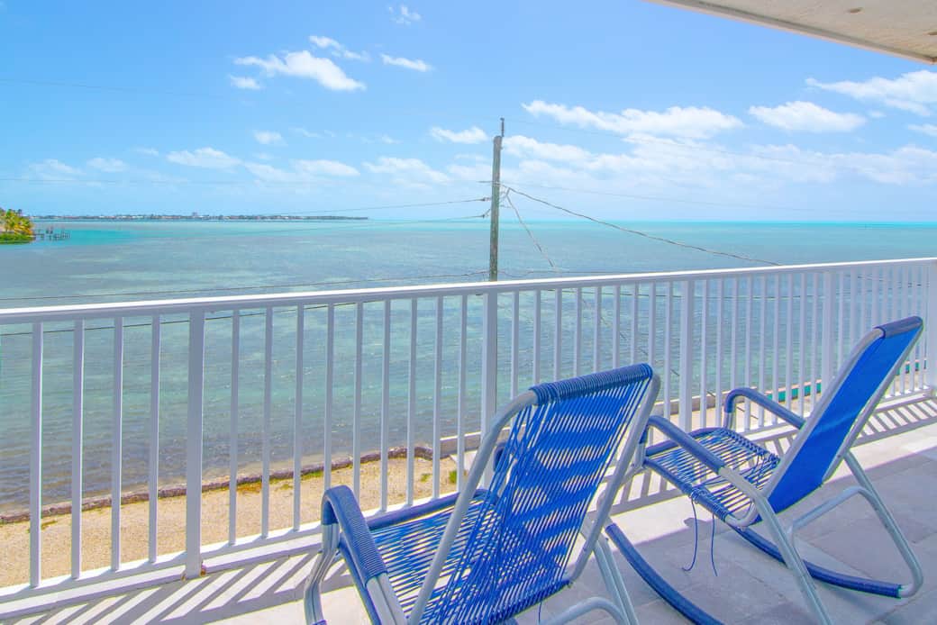 Open water view on rocking chairs 3rd level