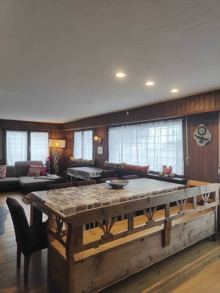 1er étage avec salle à manger, cuisine et salon - Balcon vue montagne