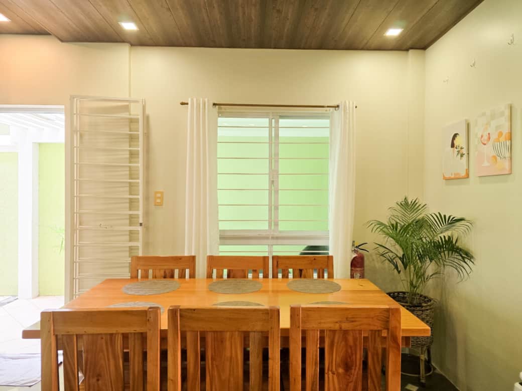 Dining Room (Shared)