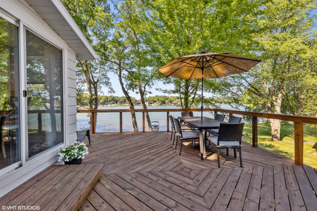 Spacious Deck View Of Little Twin Lake