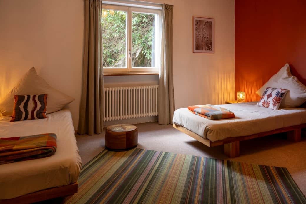 Beide Einzelbetten lassen sich auch ganz einfach zu einem Queen-Size Bett zusammen stellen. 