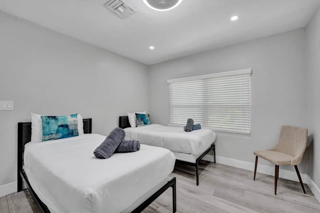 Bedroom 3 w/ 2 twin beds 