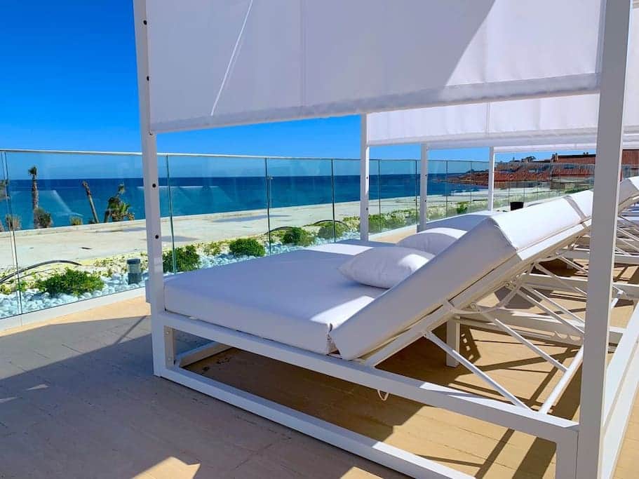 Camas balinesas área chill out piscina infinity view