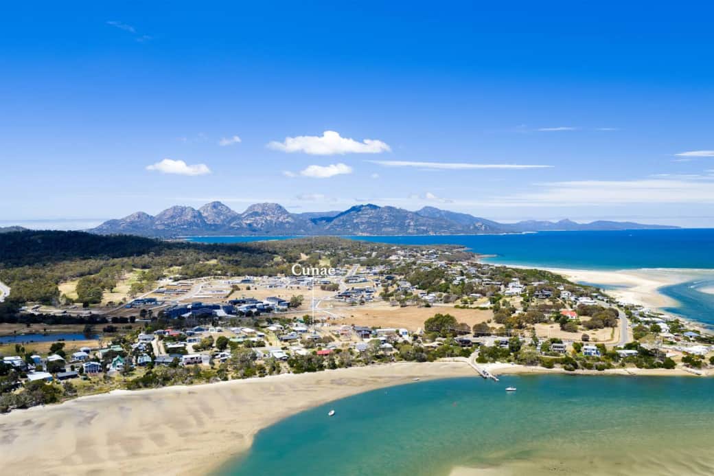 Peaceful Coles Bay retreat steps from Swanwick jetty Peaceful Coles Bay retreat steps from Swanwick jetty