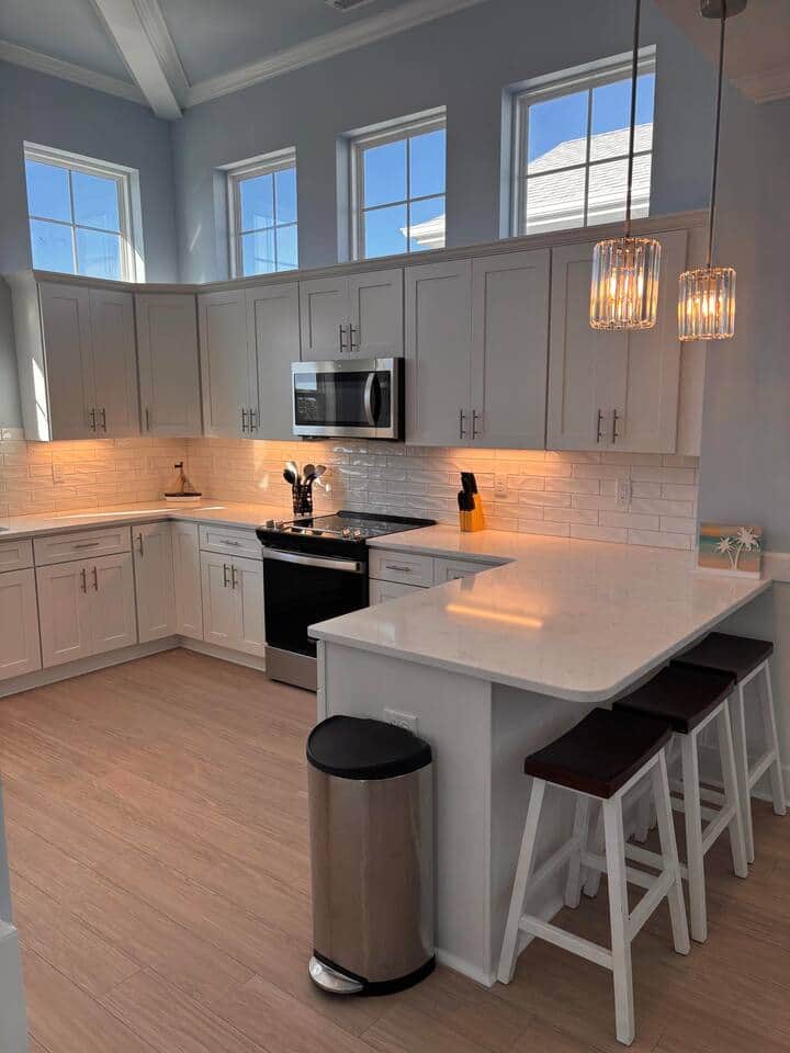Large kitchen with everything you need to cook up meals 