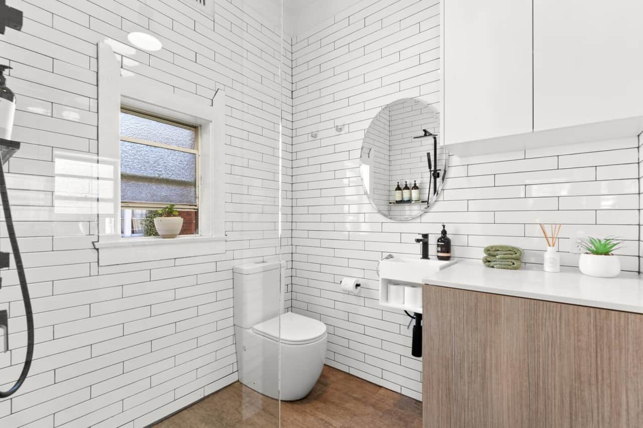 Newly renovated bathroom/shower with complimentary shower steamer

#bondi #bondi beach #beach #center #curlewis #beach #sea #bondi junction #coogee #bronte