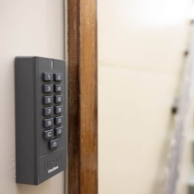 Digital door code lock at the entrance of the Amsterdam houseboat B&B for self check-in