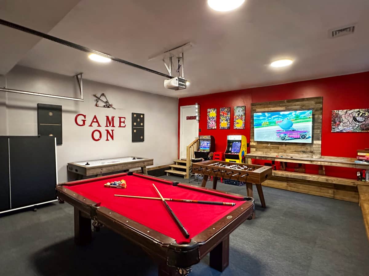 Rustic Poconos Ranch w/ Game Room and Hot Tub: vacation rental in Stroudsburg, Pocono Mountains