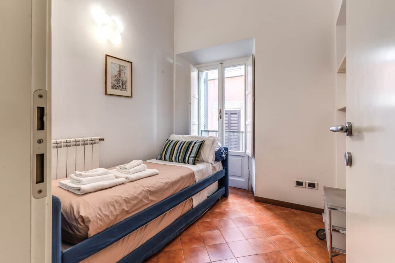 Single Bedroom a single bed and a trundle bed  