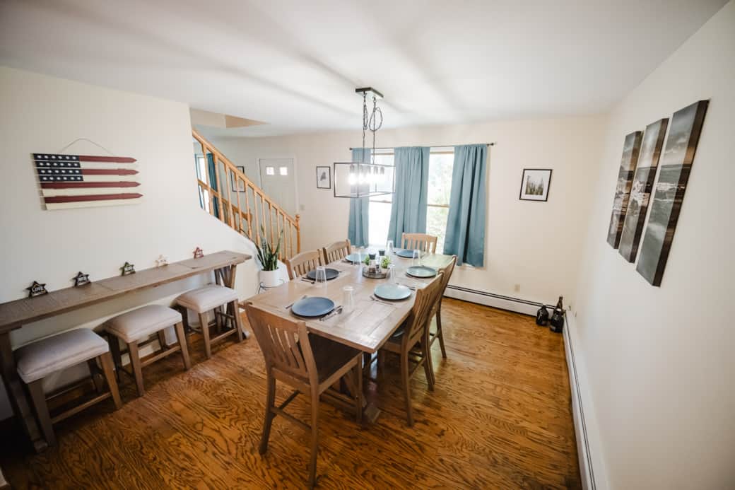Large dining room for your family gathering. Large dining room for your family gathering.