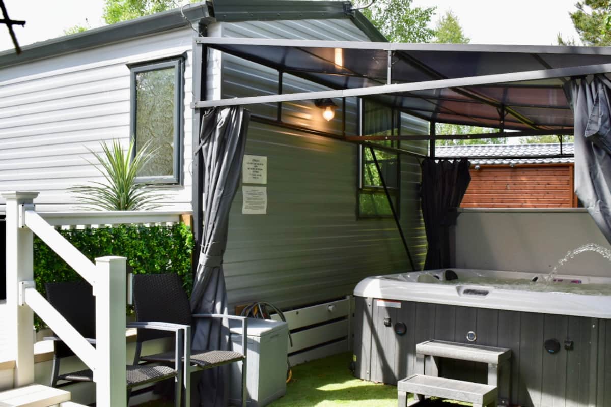 FM15 All Weather Hot Tub & Cosy Cabin in Northumberland Cabin in