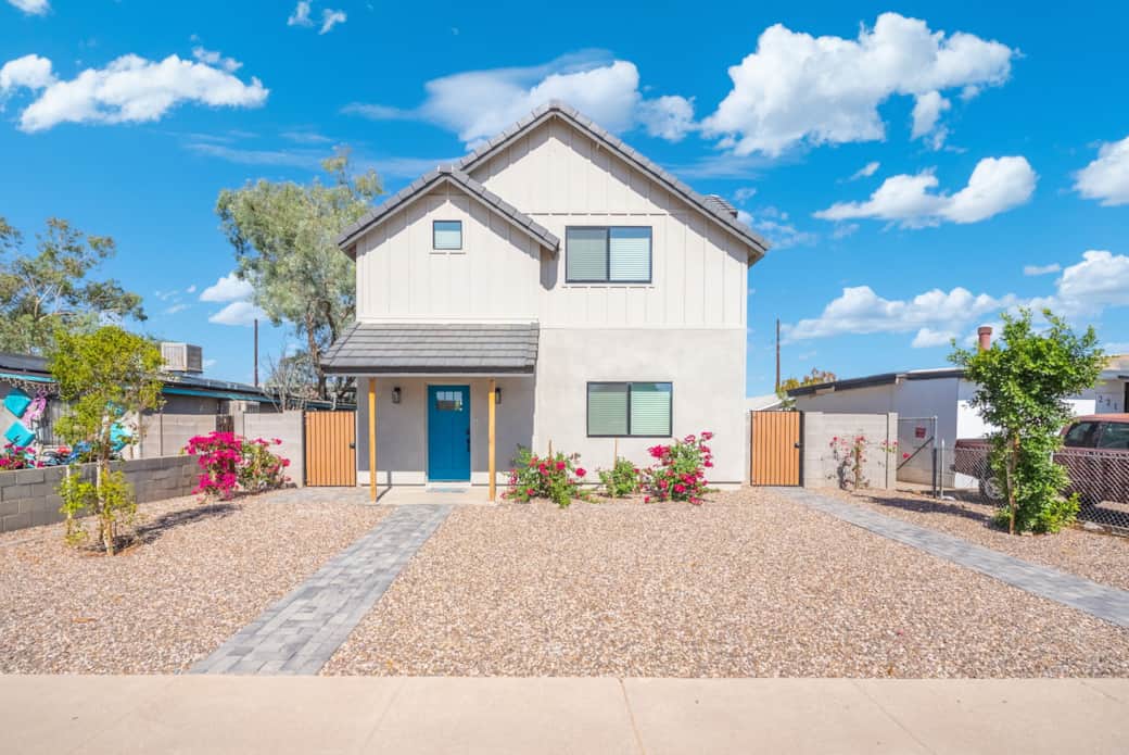 Welcome to your Chandler retreat near dining, shopping, and local attractions. Welcome to your Chandler retreat near dining, shopping, and local attractions.
