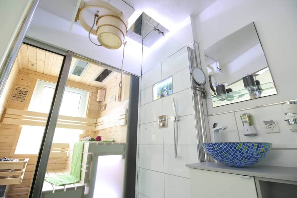 Dusche mit Schwalleimer