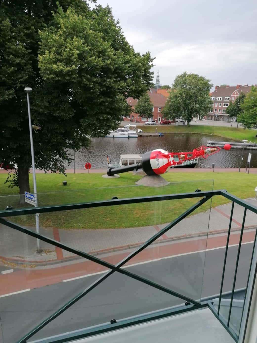 Die Aussicht von ihrem Mini Balkon mit Blick auf den Delft Die Aussicht von ihrem Mini Balkon mit Blick auf den Delft