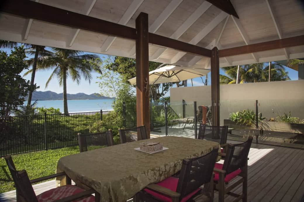 Fish on a Fence - Veranda to the ocean 