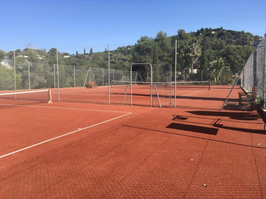 Tennis dans la résidence Boulouris Panorama sécurisée