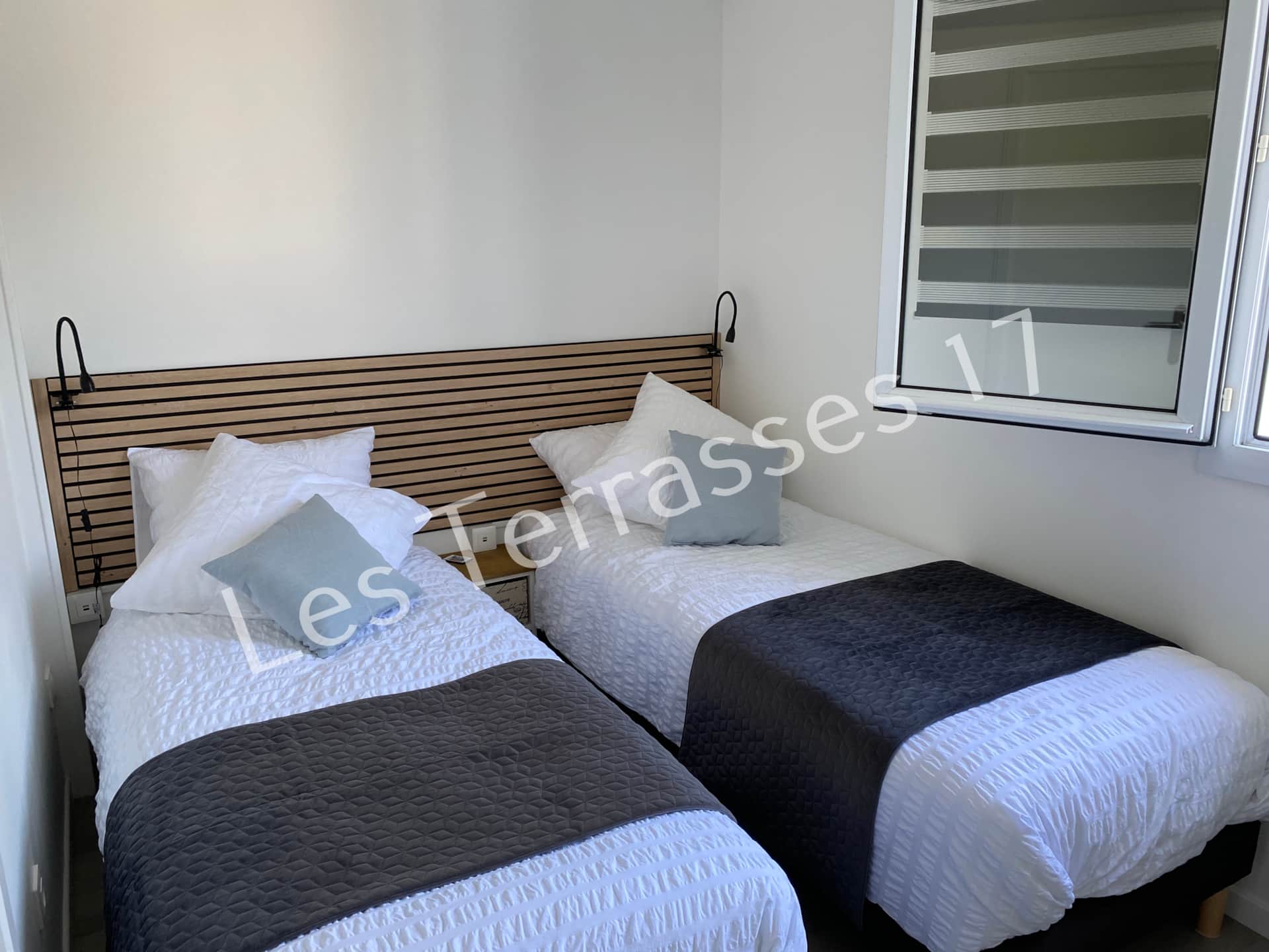 Bedroom with two single beds in an apartment at Les Terrasses 17