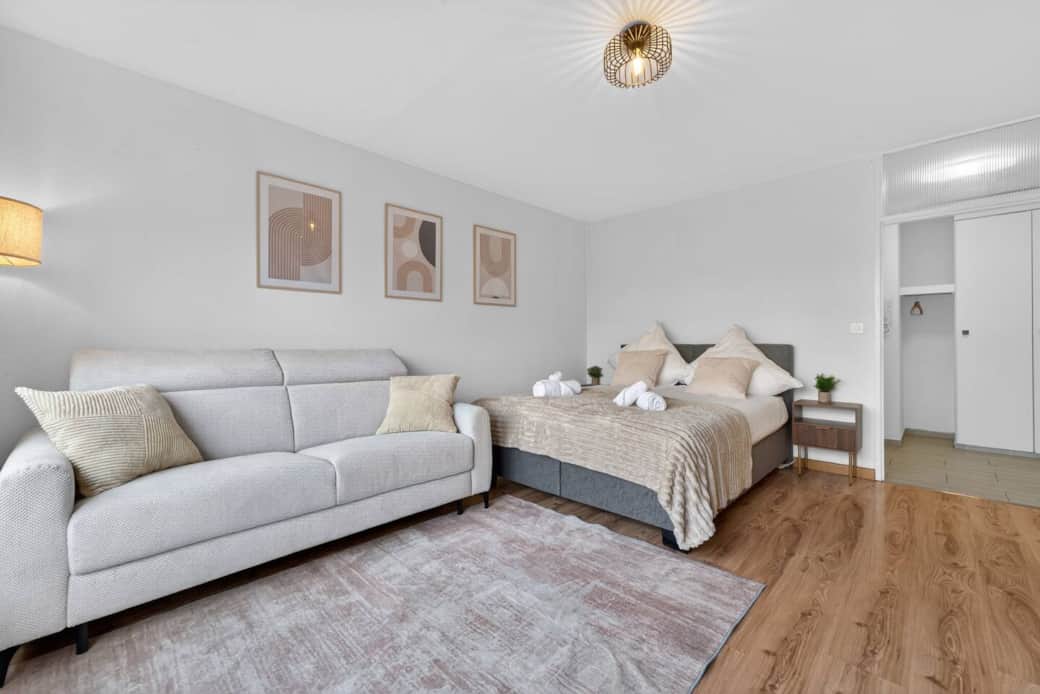 Comfortable double bed + sofa bed — ideal for couples, friends or up to 4 guests.