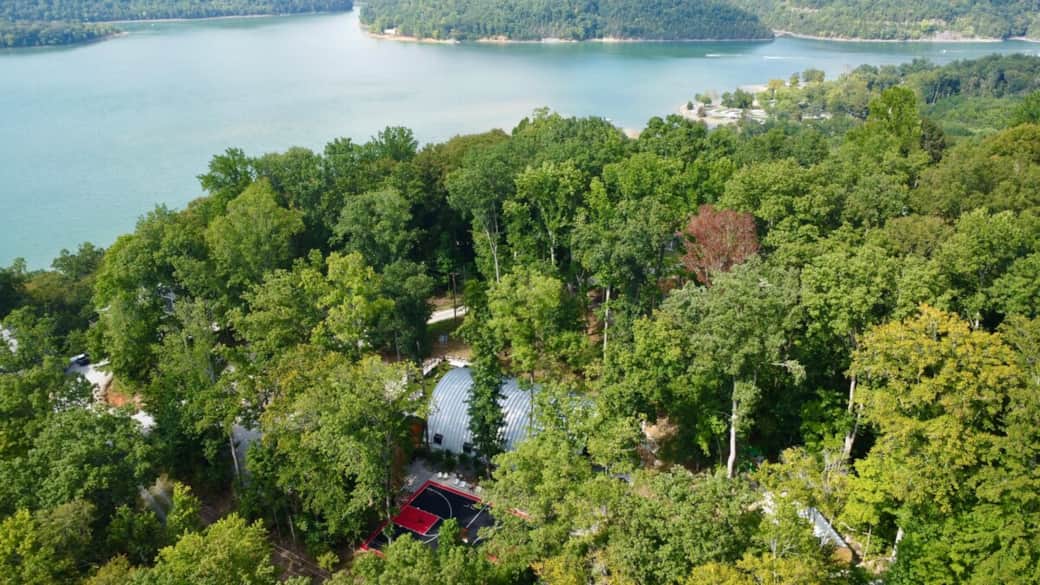 One of the best locations at the lake, quick and easy to Sunset Marina and Obey River Park. One of the best locations at the lake, quick and easy to Sunset Marina and Obey River Park.