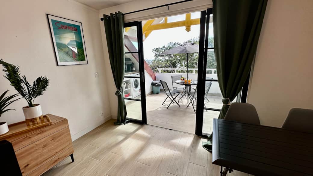 Salon coin repas et terrasse - Ti kaz Coco Passion - PIERRE & VACANCES Sainte Anne Guadeloupe - Conc Salon coin repas et terrasse - Ti kaz Coco Passion - PIERRE & VACANCES Sainte Anne Guadeloupe - Conc