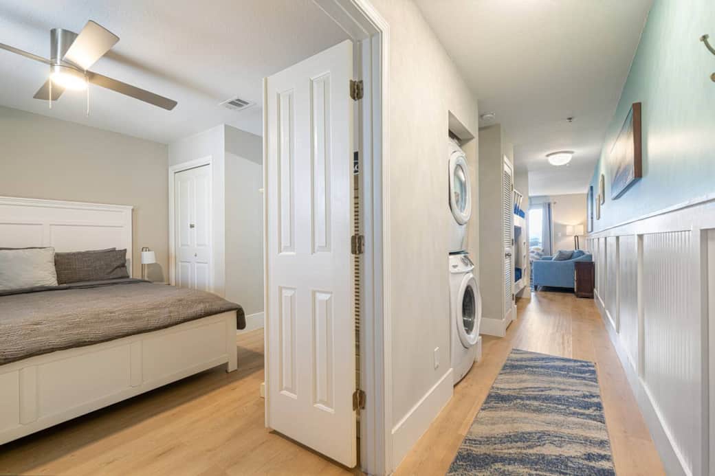 Bedroom/Hallway
