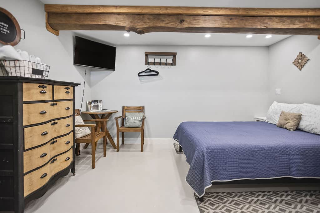 Efficiency Kitchen - 1 Queen bed, 1 bathroom, coffee pot with basket filter 