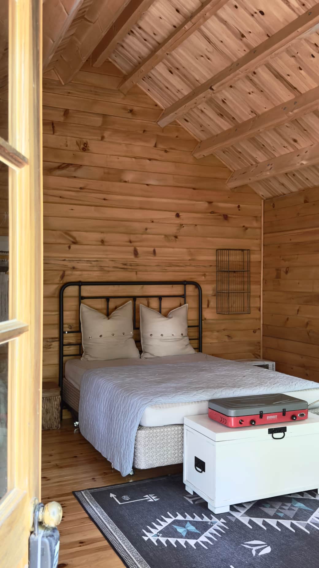 Bedroom (double size bed)